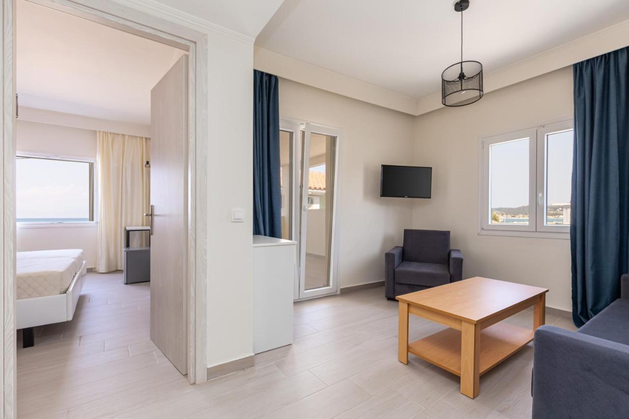 Отель Aqua Luxury By Estia 4*